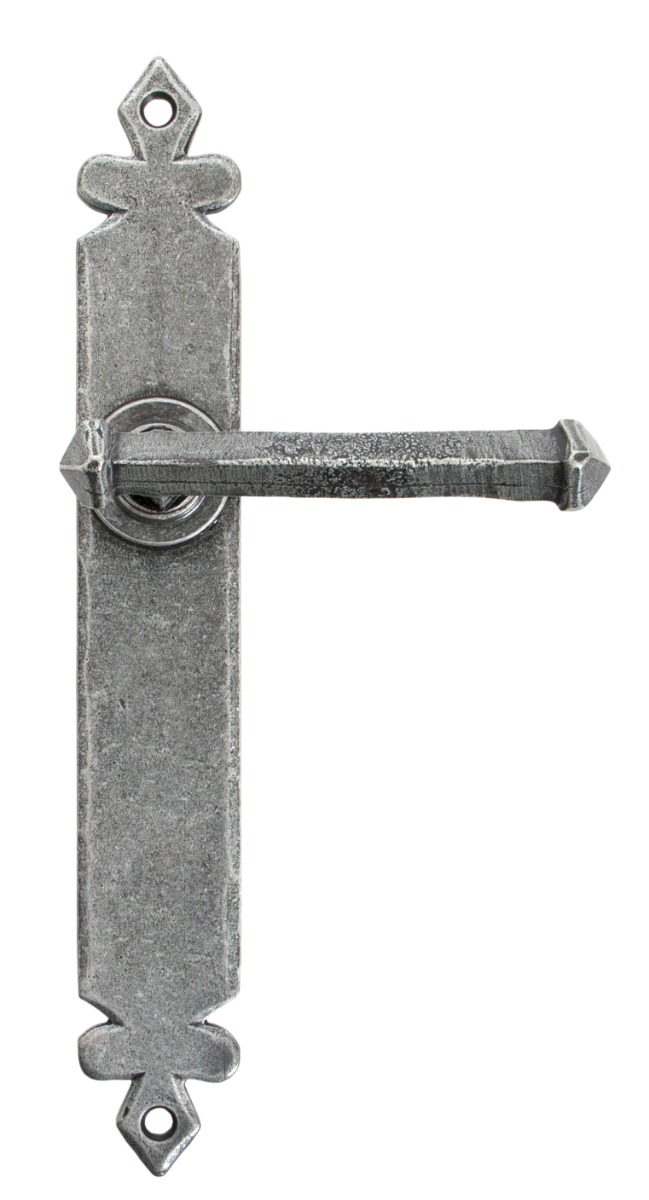 Tudor Lever Latch Set