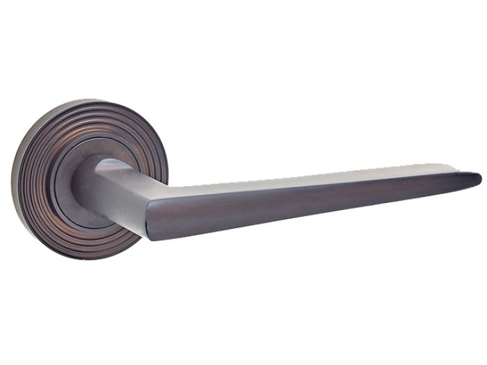 Döre Prestige Lever Flat Handle on Reeded Rose