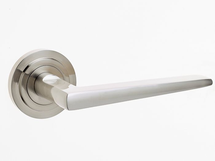 Döre Prestige Lever Flat Handle On Stepped Rose 