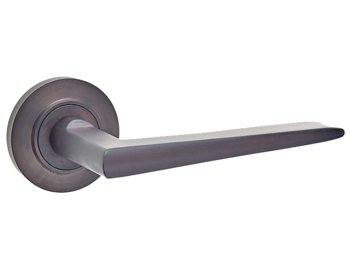 Döre Prestige Lever Flat Handle On Chamfered Rose