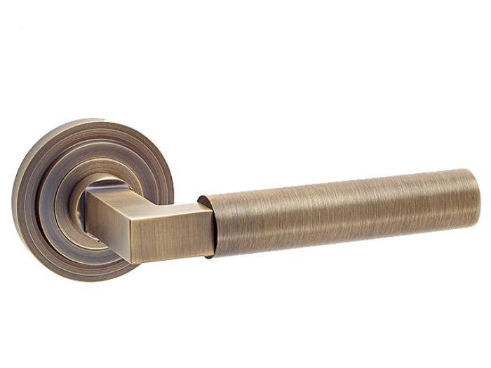 Döre Prestige Lever Handle On Stepped Rose